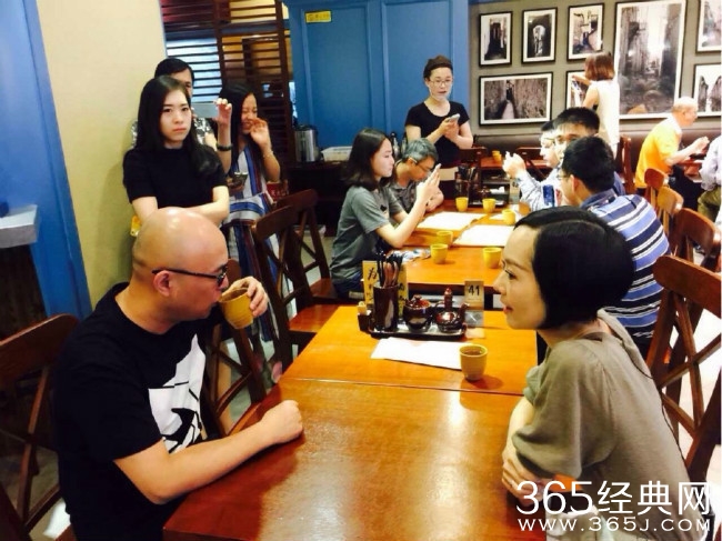 孟非请鲁豫去小馆吃面 瘦瘦的她吃了一大碗