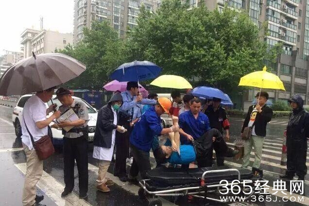 嫌老人过马路太慢 司机将其打偏瘫