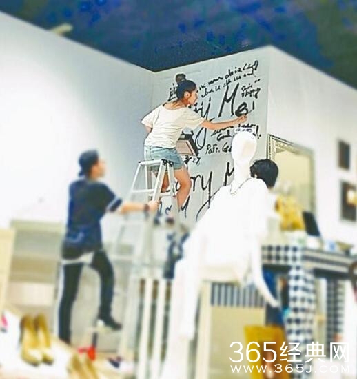 萧亚轩曾砸600万开店 不到2年半结束营业