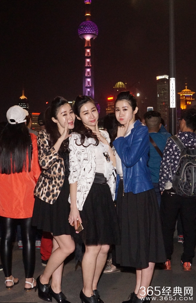 满屏的整容脸!侯耀华三胞胎外甥女玩自拍