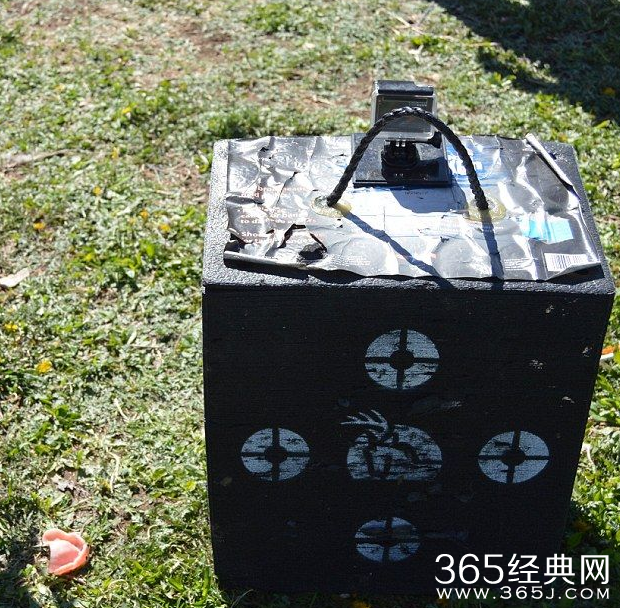 用力过猛：孙女为祖父拔牙飞出整排假牙