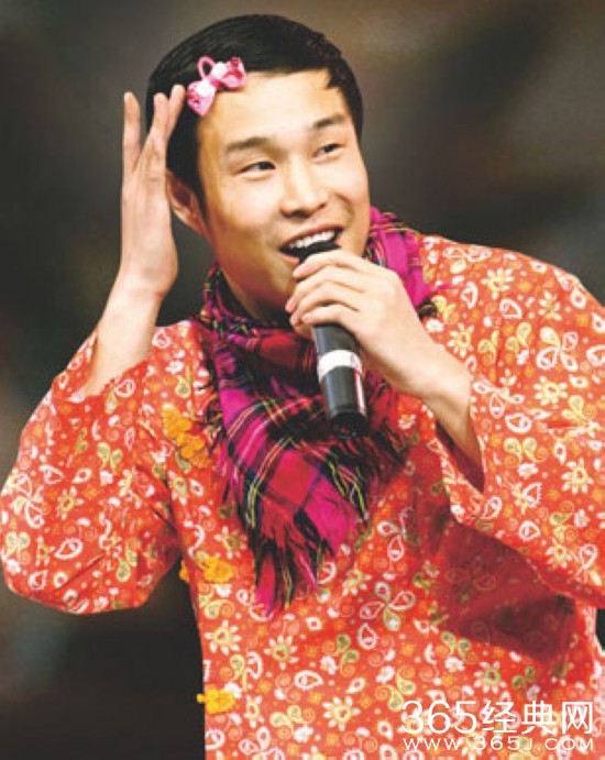 小沈阳晒半裸照发型抢镜！35岁已开始发量稀疏