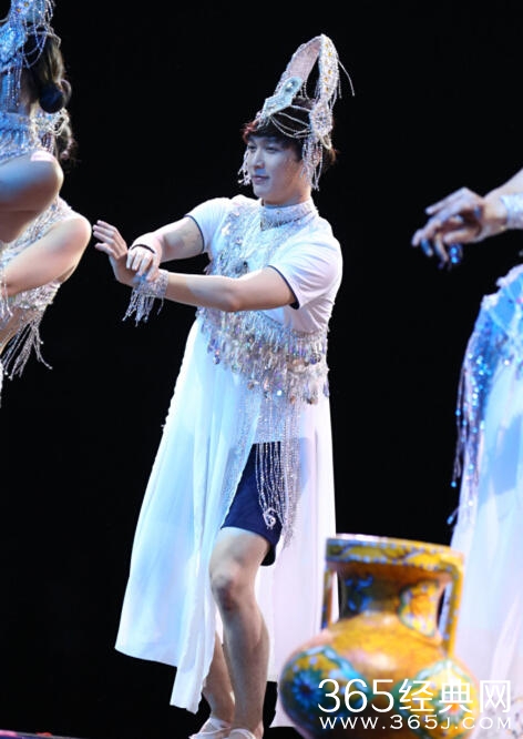 笑cry！《极限挑战》2黄渤大跳水蛇舞 孙红雷变花仙子