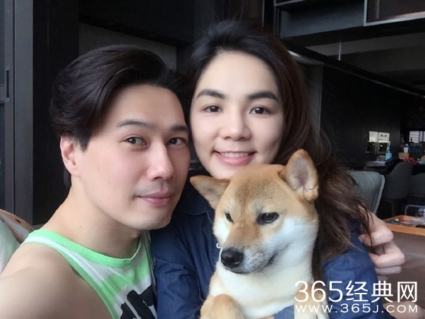 Ella老公晒照庆祝结婚4周年