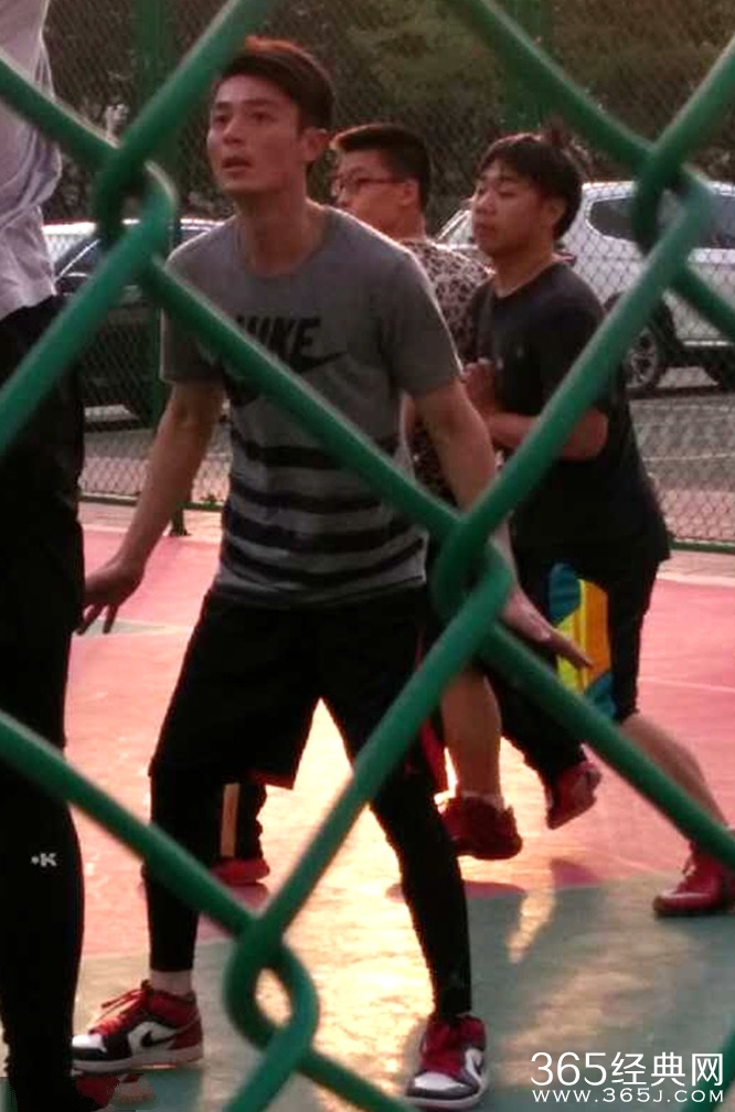 现实版流川枫！霍建华打篮球动作矫健