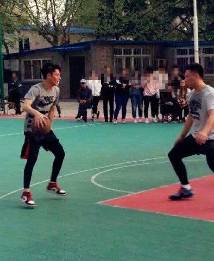 现实版流川枫！霍建华打篮球动作矫健