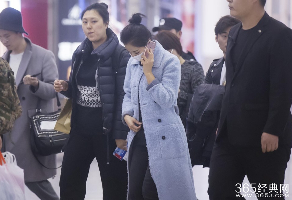 刘涛出行排场大 特警保镖齐护驾