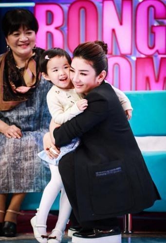 黄奕称与前夫关系缓和 黄毅清：又躺枪了