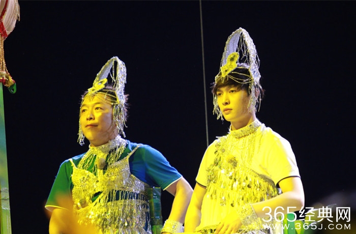 极限挑战孙红雷黄渤黄磊变身“花美男”大跳热舞