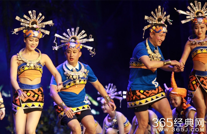 极限挑战孙红雷黄渤黄磊变身“花美男”大跳热舞