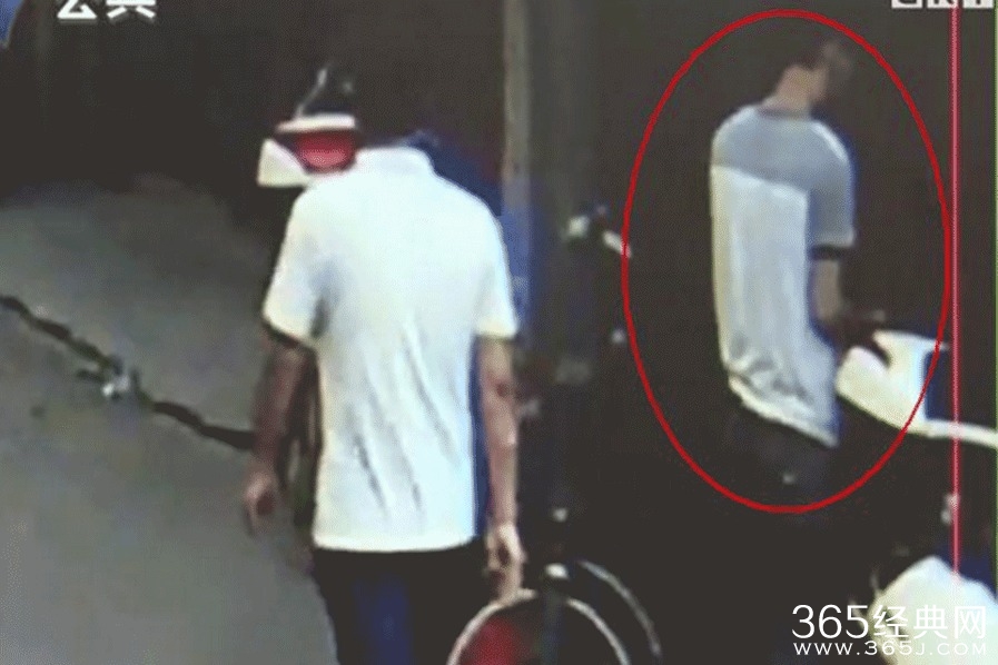 不满发型砍死老板娘 监控实拍全过程