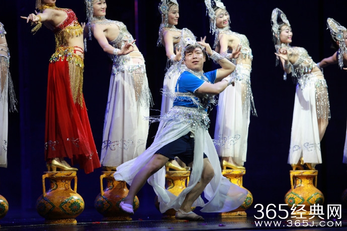 极限挑战孙红雷黄渤黄磊变身“花美男”大跳热舞