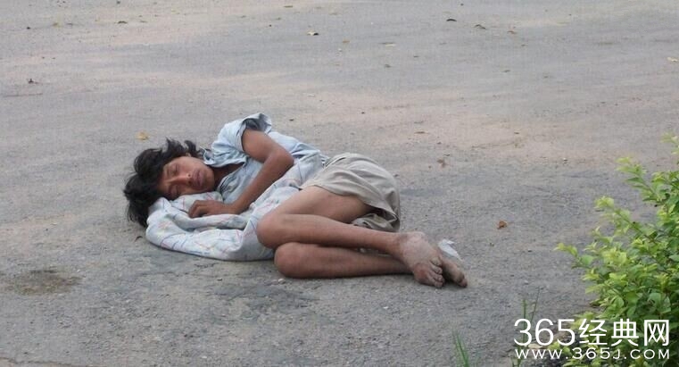 两少年打死流浪汉 这到底什么仇什么怨？