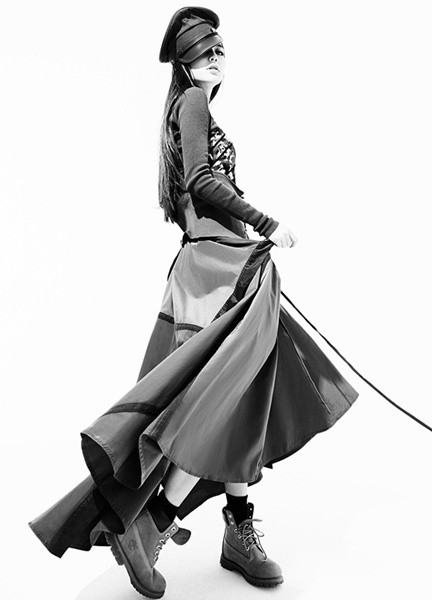 Angelababy变色了！鲜红写真有点辣