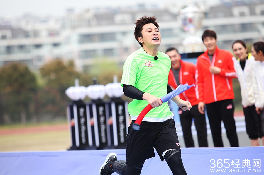 《来吧冠军》上演龟兔赛跑 何炅获优待坐黄包车