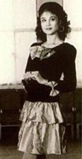 葛天母女合影曝光 妈妈早年走秀美丽动人