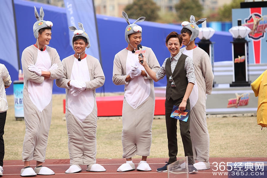 《来吧冠军》上演龟兔赛跑 何炅获优待坐黄包车