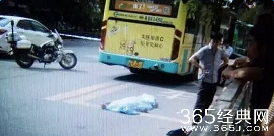 深圳381路公交车压死中学生视频