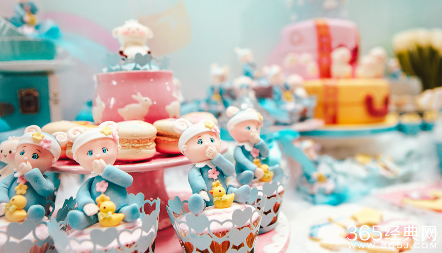 陈思诚佟丽娅儿子百日宴 全家福首曝光