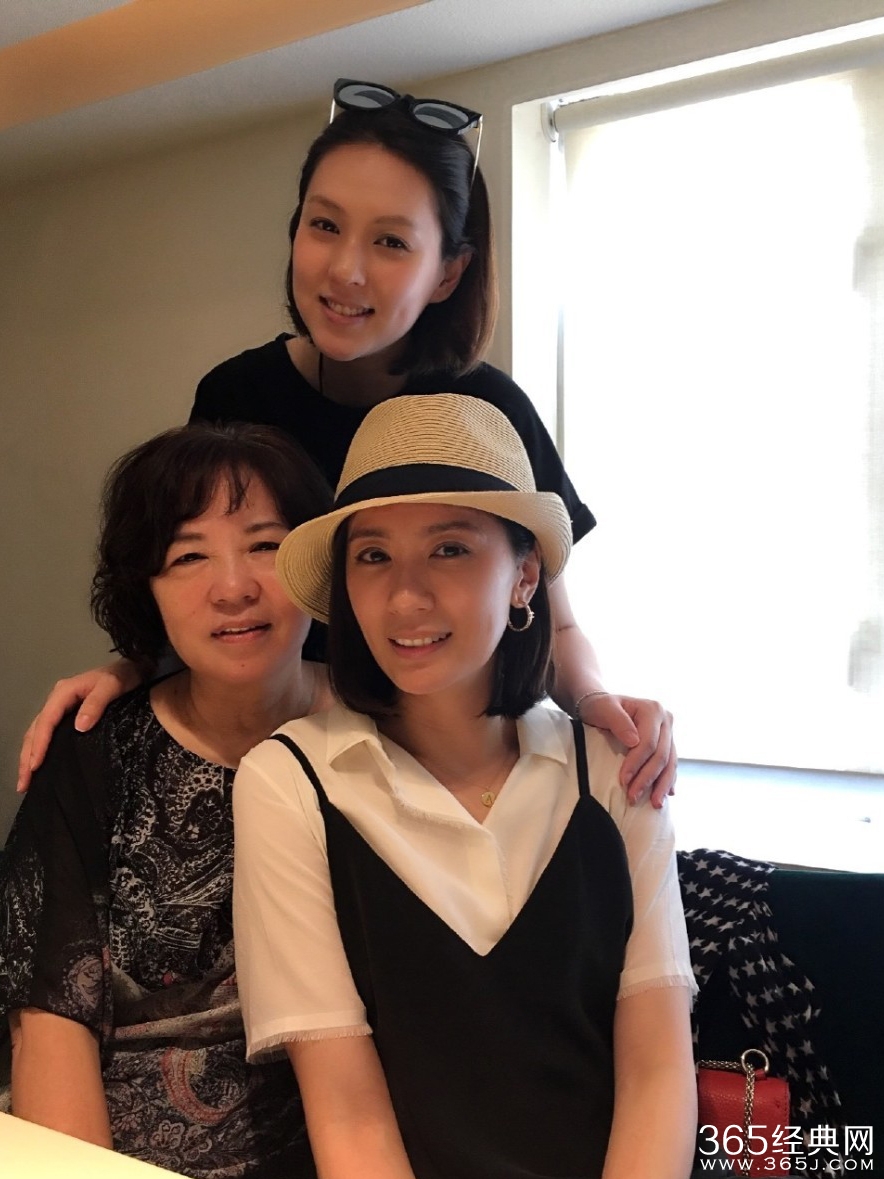 美哭了！贾静雯晒两女儿合影