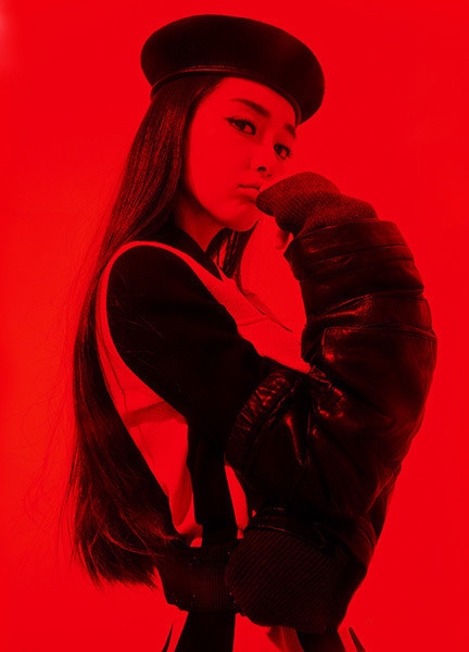 Angelababy变色了！鲜红写真有点辣