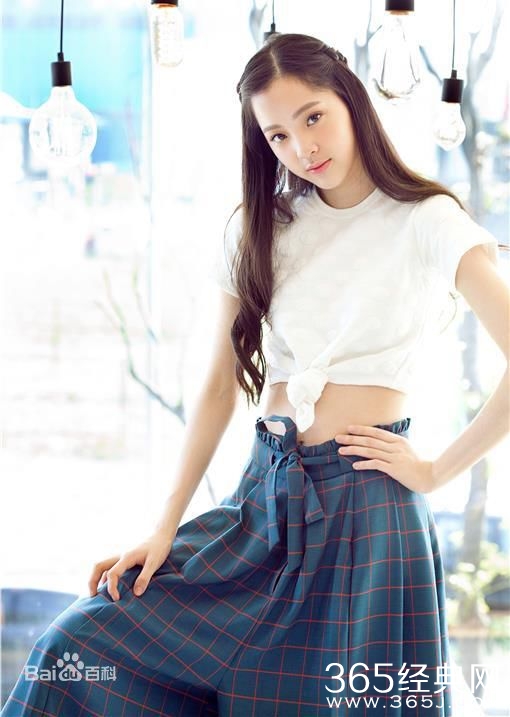 欧阳娜娜呕吐在工作人员手里视频曝光