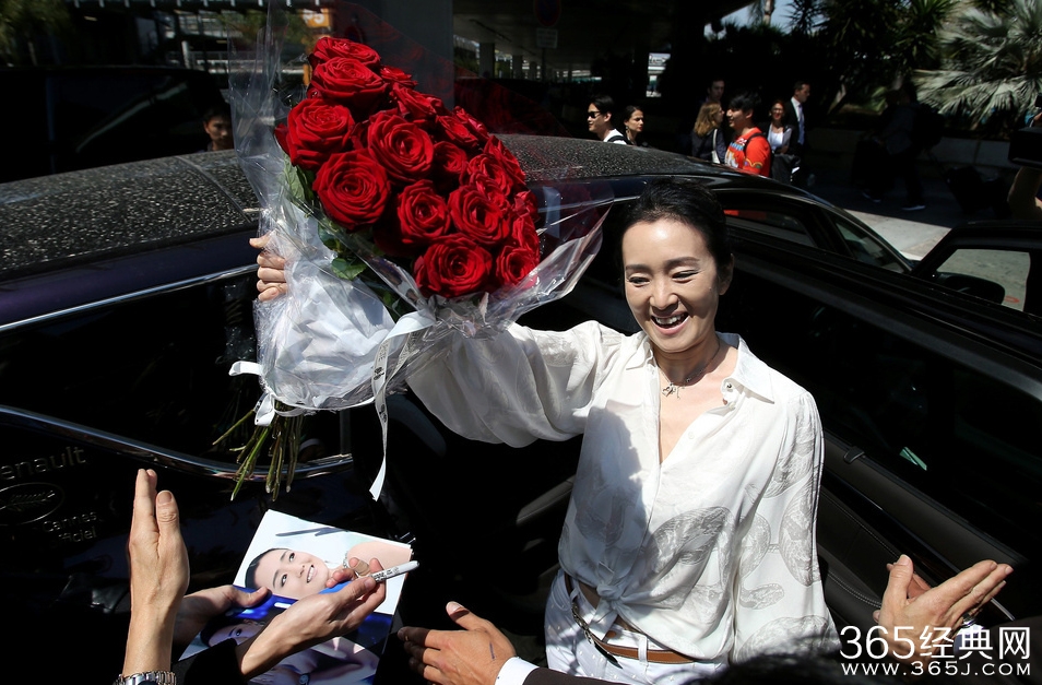 巩俐“君临”法国 遭各国媒体围堵