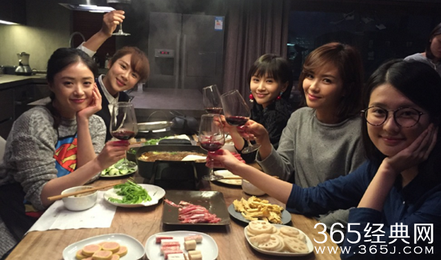 《欢乐颂》五美私下交情好 吃火锅玩亲亲各种嗨