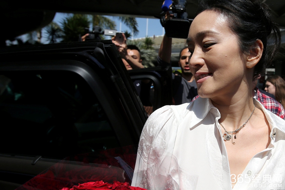 巩俐“君临”法国 遭各国媒体围堵