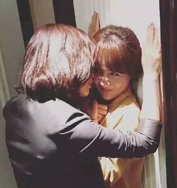 《欢乐颂》五美私下交情好 吃火锅玩亲亲各种嗨