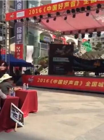 《中国好声音》LED屏幕倒塌现场视频