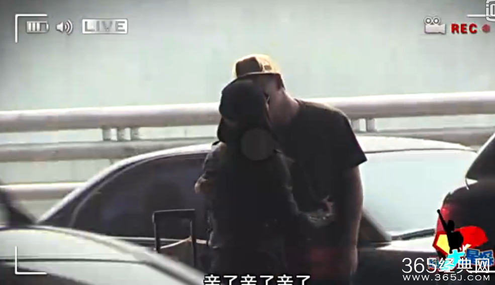 香港女星江若琳承认恋曹云金 拒评男方负面新闻