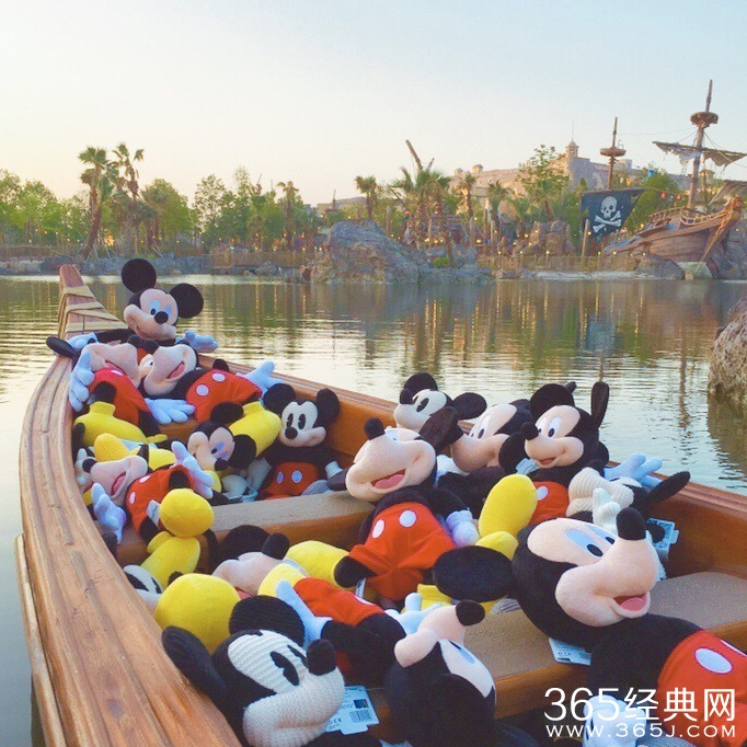 孙俪坐旋转木马似公主