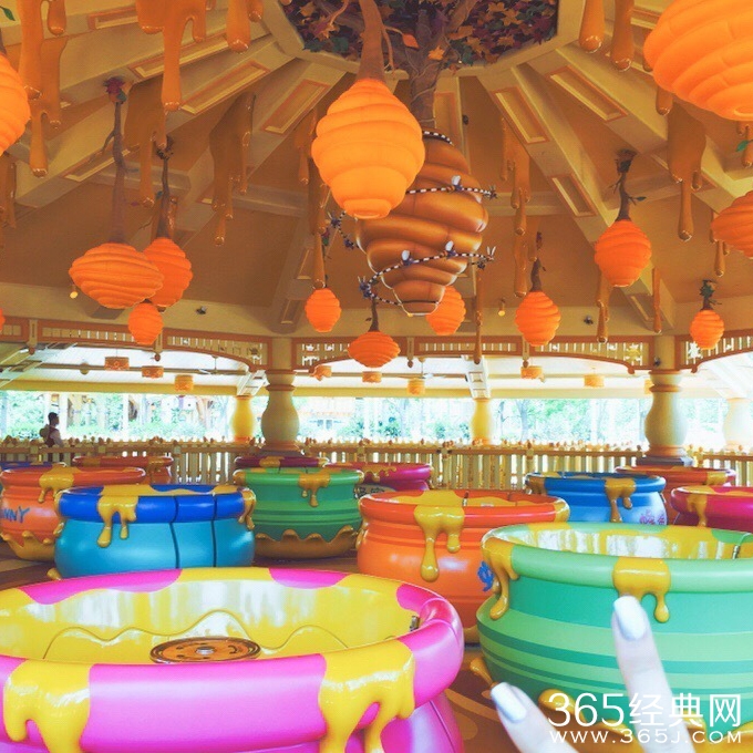 孙俪坐旋转木马似公主