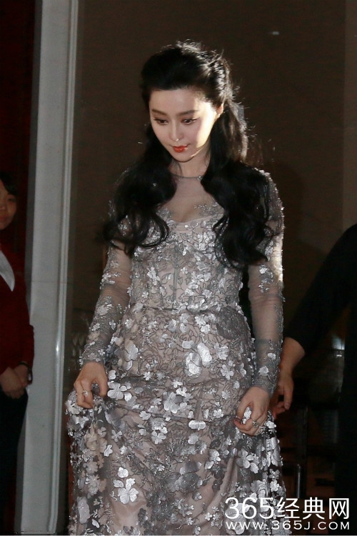 范冰冰透视装美胸隐现 肤白貌美温婉迷人