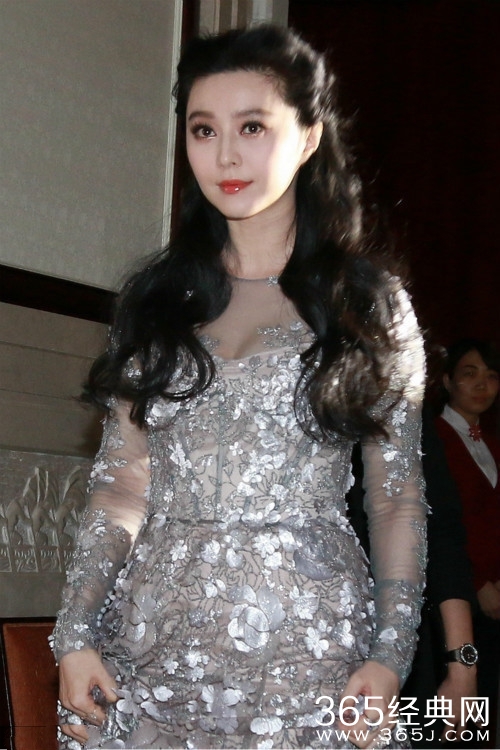 范冰冰透视装美胸隐现 肤白貌美温婉迷人