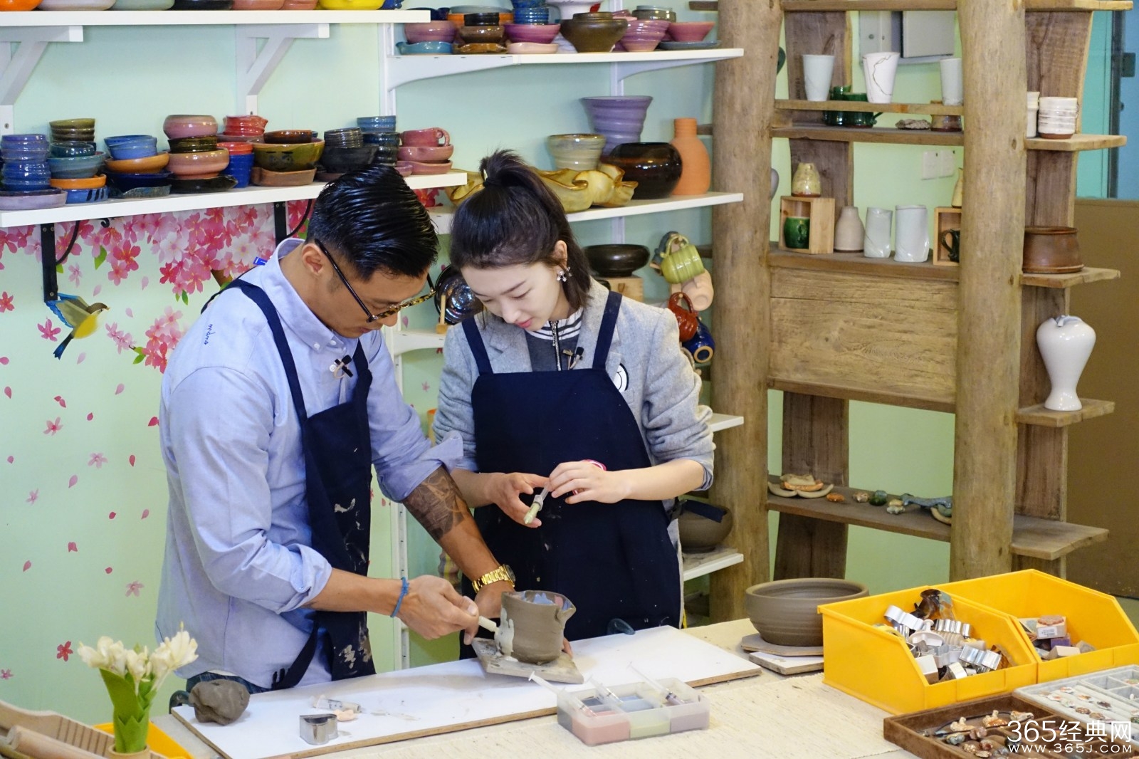 余文乐凌晨示爱周冬雨 假戏真做还是炒作节目