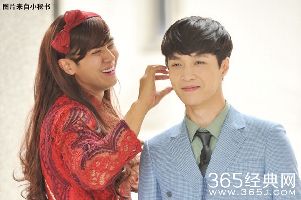 张艺兴撞脸雪兔哥 白皙嫩肤+温柔气质完全一样