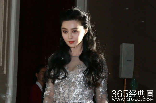 范冰冰透视装美胸隐现 肤白貌美温婉迷人