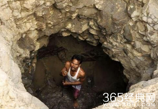 印度女子借水受侮辱 其老公40天挖出一口井