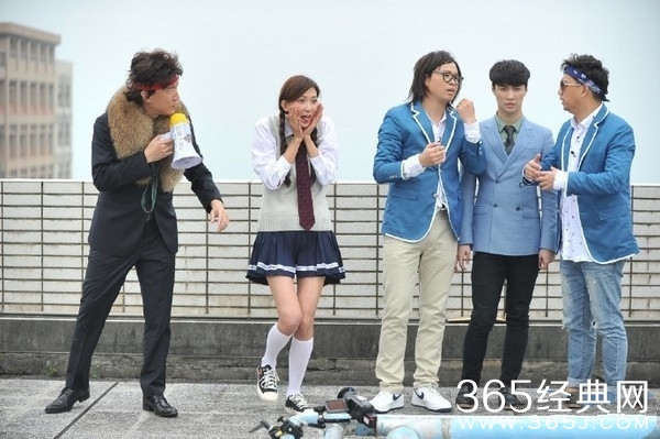 张艺兴撞脸雪兔哥 白皙嫩肤+温柔气质完全一样