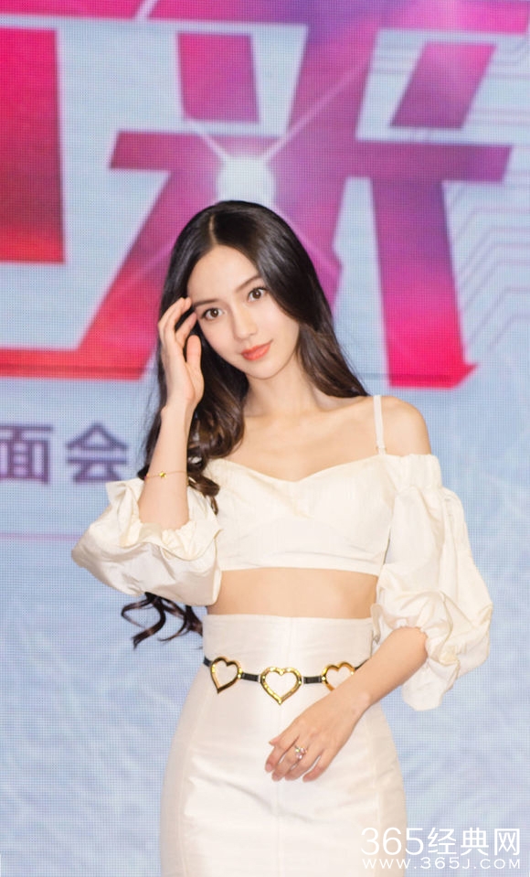 baby变人鱼公主 露小蛮腰诱惑身姿