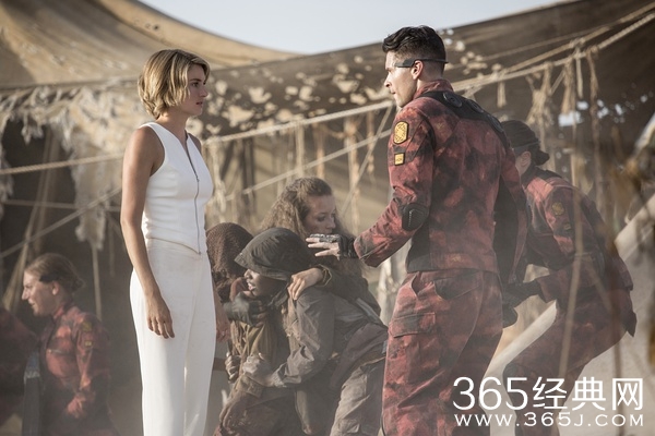 分歧者3：忠诚世界影评