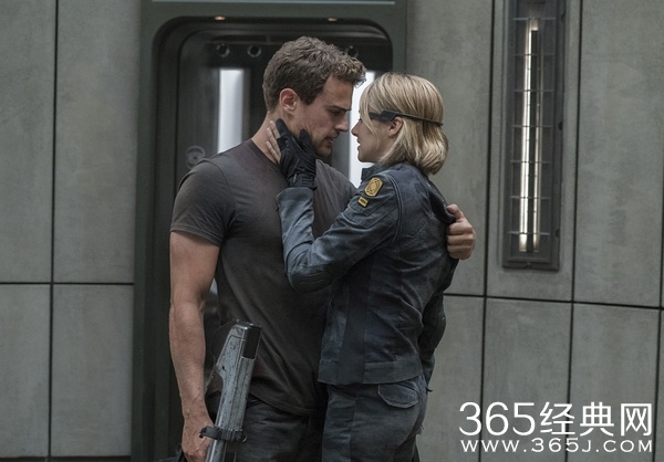 分歧者3：忠诚世界影评