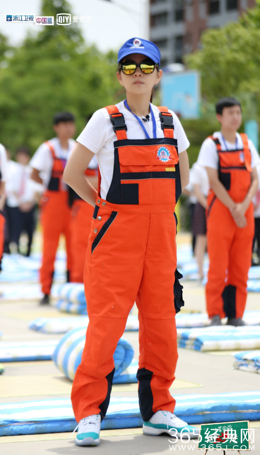 《我去上学啦》组技校天团 鹿晗金牌大厨style上线