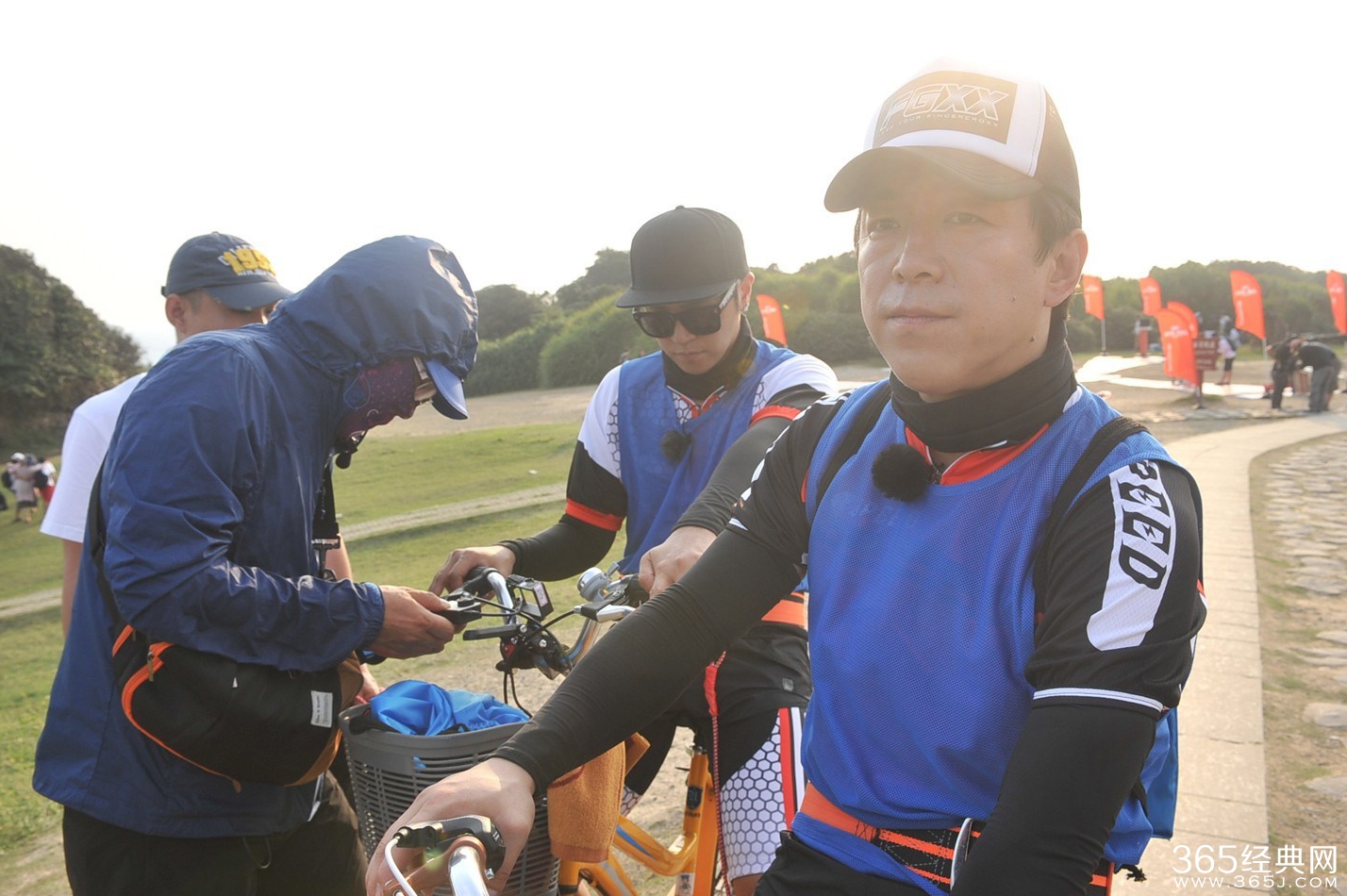 极限男人帮骑行游垦丁 张艺兴受