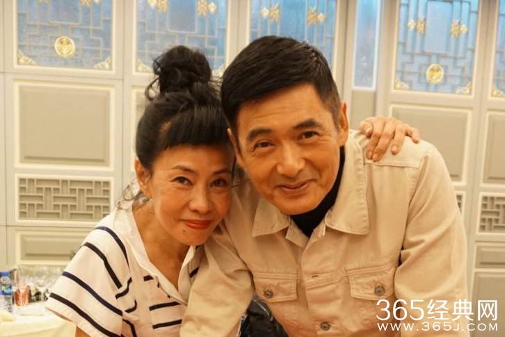 29年甜蜜如初！周润发与发嫂超恩爱