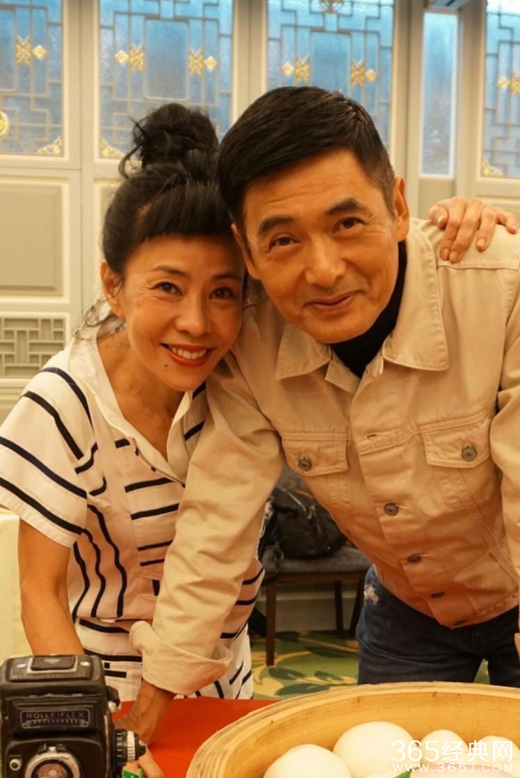 29年甜蜜如初！周润发与发嫂超恩爱