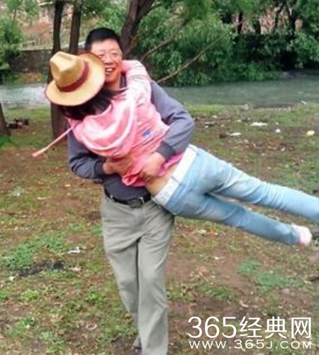 网曝昭通学院一副教授与女学生不雅照