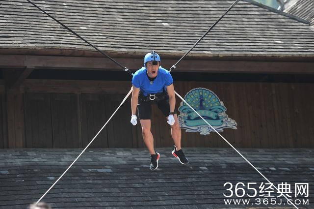 邓超跑男变身悬空麦霸 童心未泯嗨翻儿童乐园